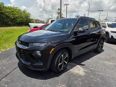 Used 2021 Chevrolet TrailBlazer RS FWD image 3