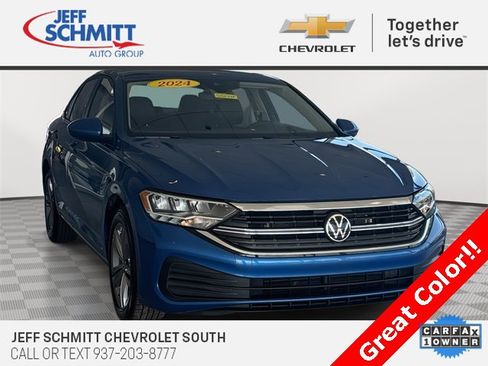 Used 2024 Volkswagen Jetta SE image 1