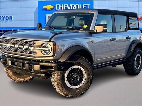 Used 2024 Ford Bronco Badlands image 3