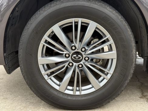 Used 2023 INFINITI QX80 Luxe w/ All-Season Package RWD image 13