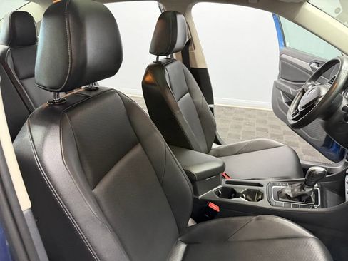 Used 2020 Volkswagen Jetta SE w/ SE Cold Weather Package FWD image 49