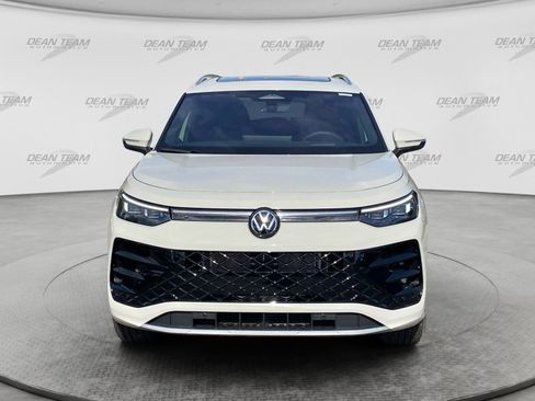 New 2026 Volkswagen Tiguan SEL R-Line AWD/4WD image 3