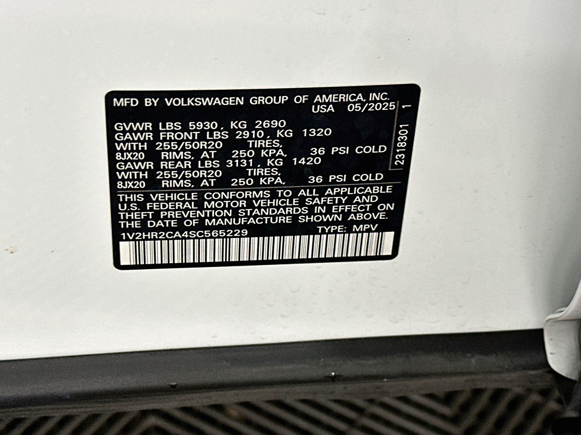 Used 2025 Volkswagen Atlas SE AWD/4WD image 12