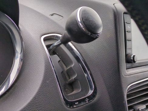 Used 2018 Dodge Grand Caravan SXT w/ Driver Convenience Group image 31