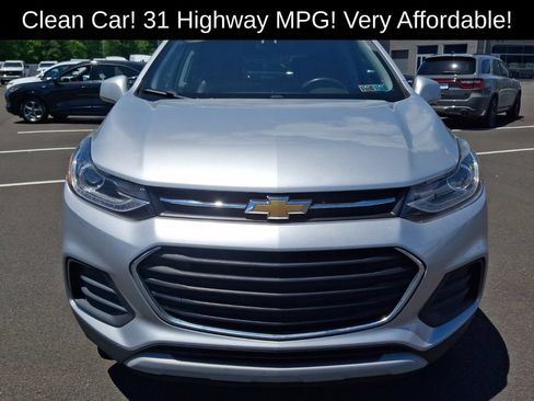 Used 2019 Chevrolet Trax LT w/ LT Convenience Package FWD image 5