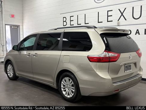 Used 2017 Toyota Sienna XLE w/ XLE Navigation Package FWD image 8