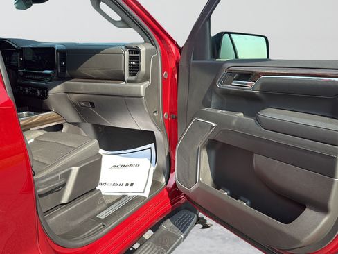 Used 2024 Chevrolet Silverado 1500 LT Trail Boss w/ Protection Package AWD/4WD image 22