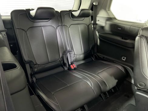 Used 2023 Jeep Grand Cherokee L Limited w/ Black Appearance Package AWD/4WD image 27