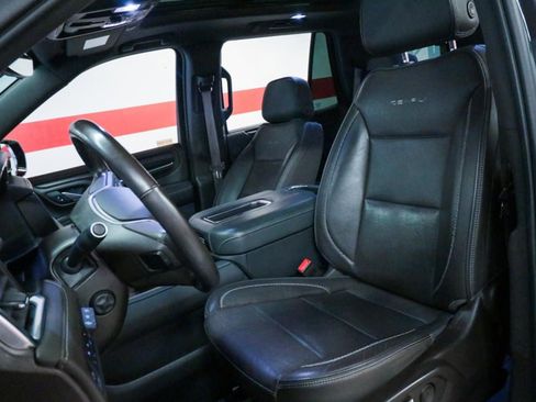 Used 2022 GMC Yukon Denali w/ Denali Premium Package image 10