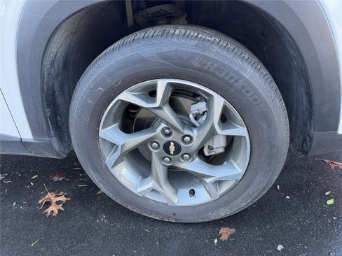 Used 2025 Chevrolet Trax LT image 14