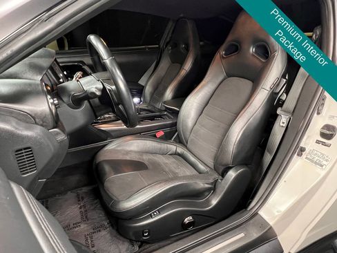 Used 2020 Nissan GT-R Premium w/ Premium Interior Package AWD/4WD image 4