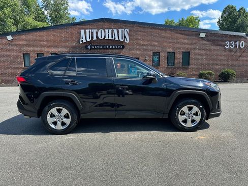 Used 2021 Toyota RAV4 XLE FWD image 8