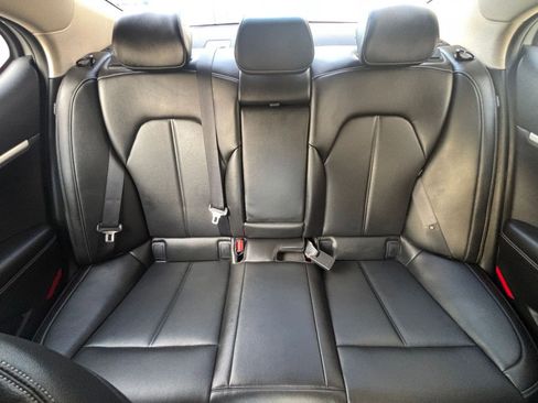 Used 2025 Genesis G70 2.5T image 38