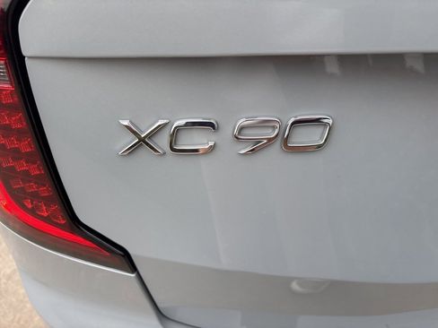 Certified 2025 Volvo XC90 B5 Plus image 8