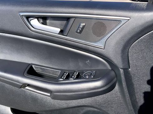 Certified 2024 Ford Edge SE w/ Black Appearance Package image 32