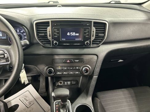 Used 2018 Kia Sportage LX AWD/4WD image 18