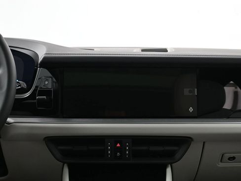 Certified 2026 Porsche Cayenne AWD/4WD image 11