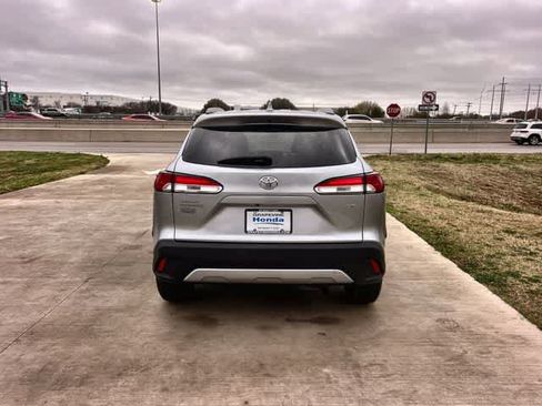 Used 2022 Toyota Corolla Cross LE image 6