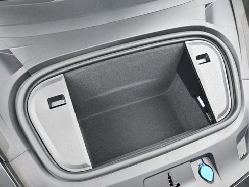 New 2025 Porsche Taycan 4S image 35