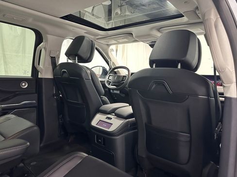 Used 2025 Lincoln Navigator Reserve image 62