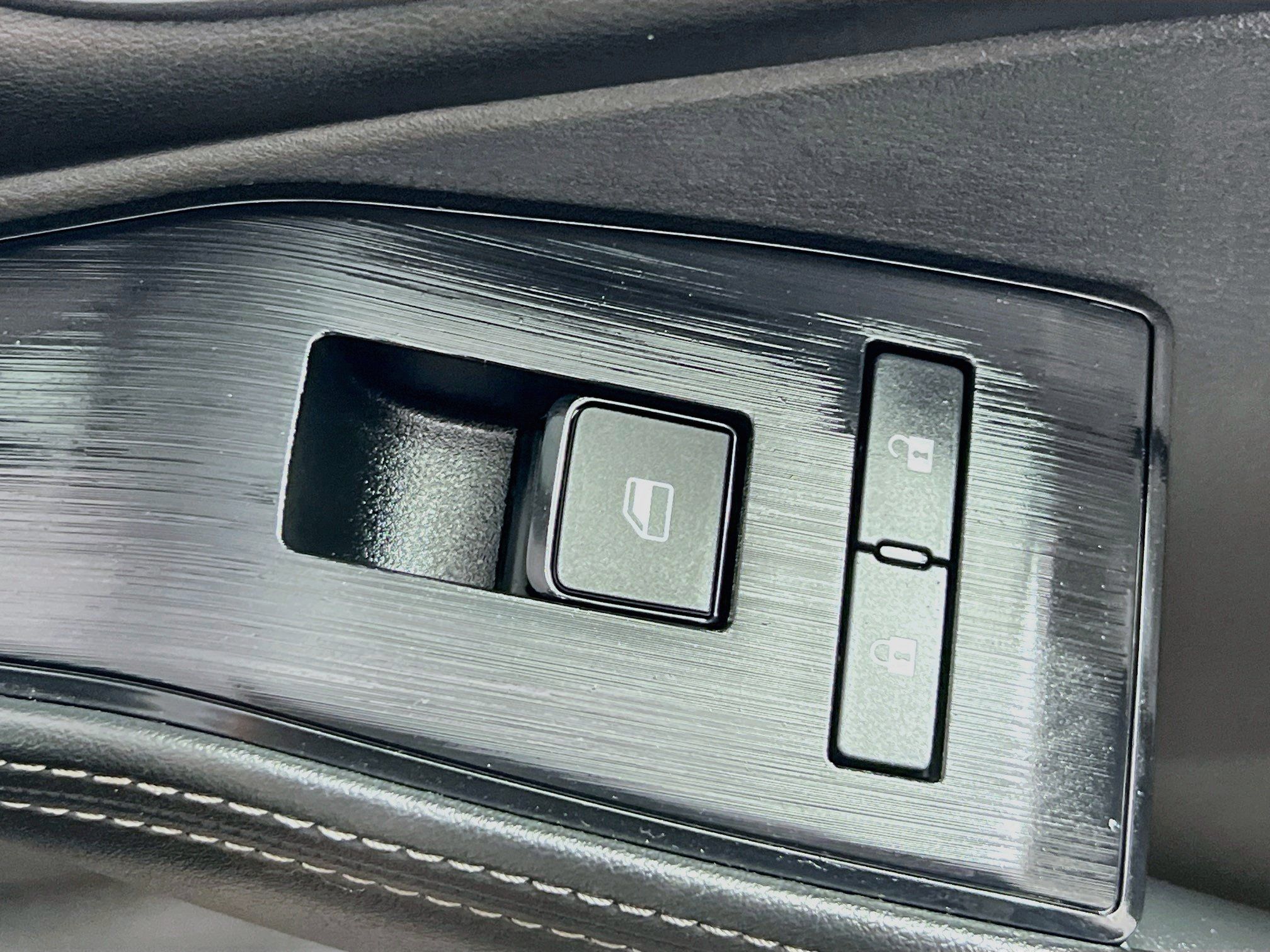 Used 2025 Nissan Rogue SV FWD image 31