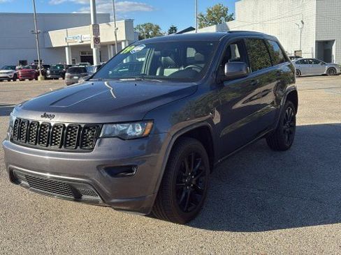 Used 2019 Jeep Grand Cherokee Altitude image 7