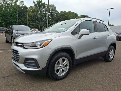 Used 2019 Chevrolet Trax LT w/ LT Convenience Package AWD/4WD image 3
