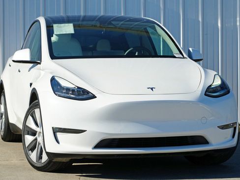 Used 2021 Tesla Model Y Long Range image 4
