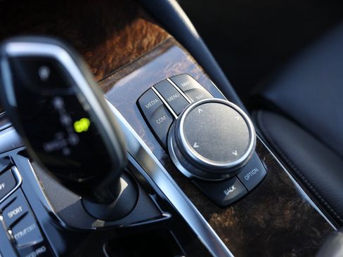 Used 2019 BMW 540i xDrive w/ Convenience Package image 34