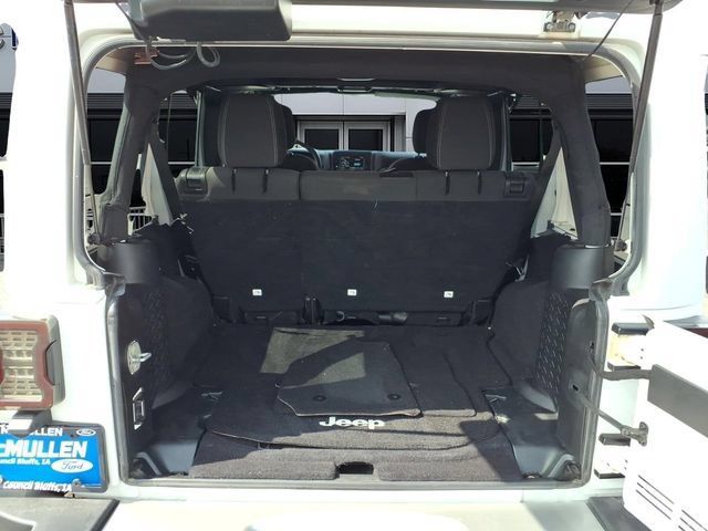 Used 2017 Jeep Wrangler Unlimited Sahara AWD/4WD image 11