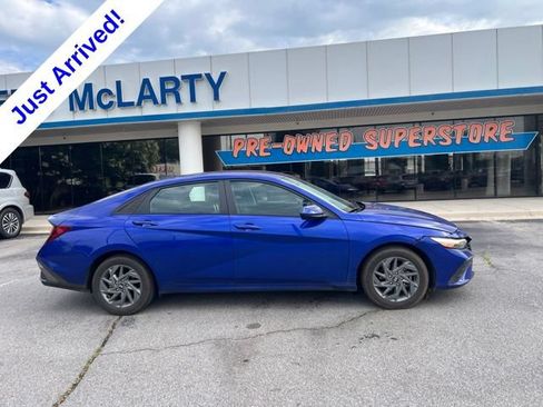Used 2024 Hyundai Elantra SEL FWD image 2
