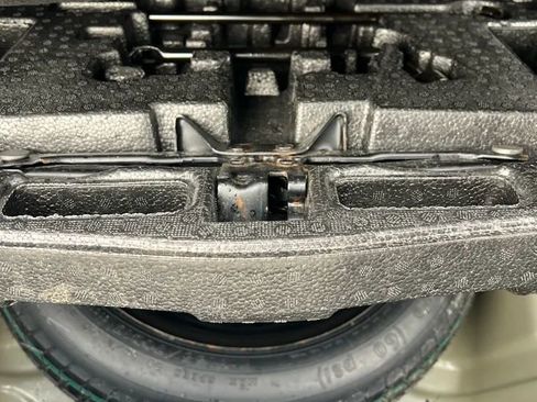 Used 2020 Toyota Camry LE image 28