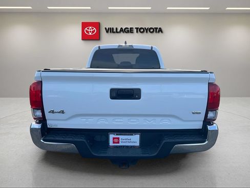 Certified 2021 Toyota Tacoma SR5 AWD/4WD image 4