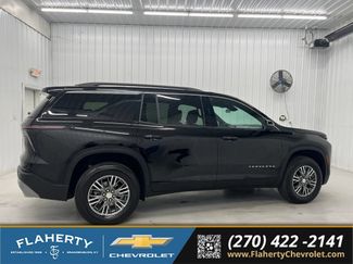 Used 2025 Chevrolet Traverse LT FWD video 2
