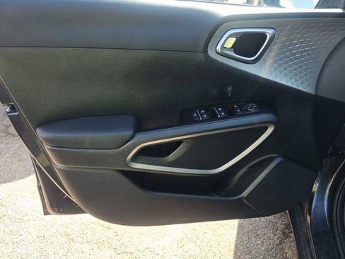 Used 2025 Kia Soul LX FWD image 14
