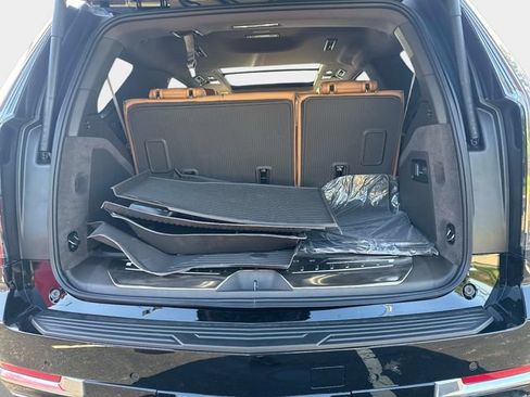 New 2026 Cadillac Escalade Luxury w/ LPO, Radiant Package AWD/4WD image 7