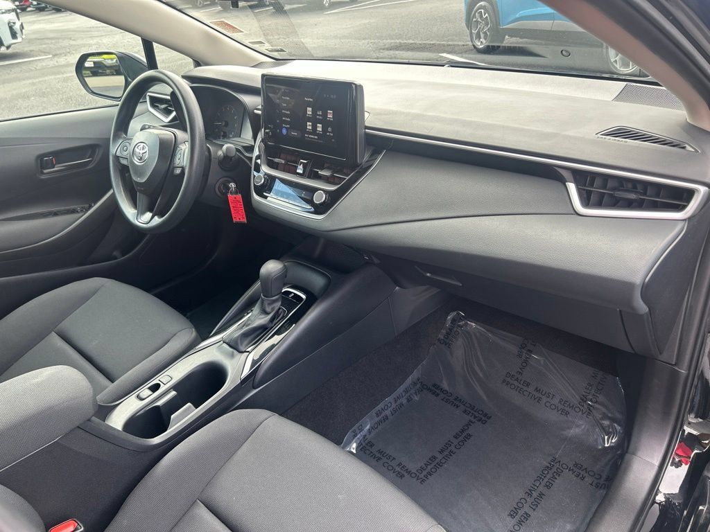 Used 2025 Toyota Corolla LE FWD image 38
