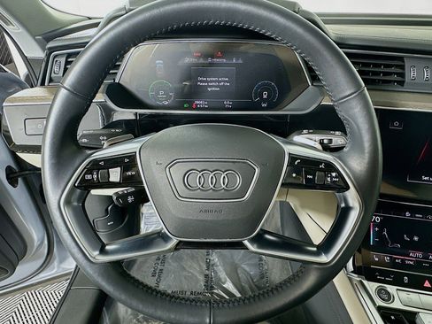 Used 2021 Audi e-tron Prestige w/ Prestige Package image 19