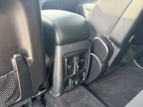Used 2019 Jeep Grand Cherokee Laredo AWD/4WD image 20