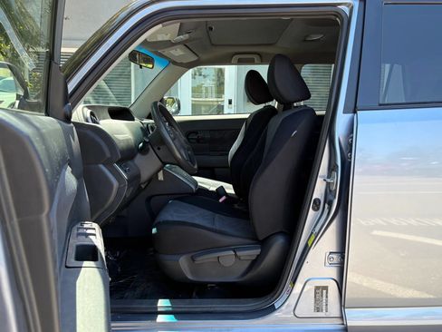 Used 2012 Scion xB FWD image 9
