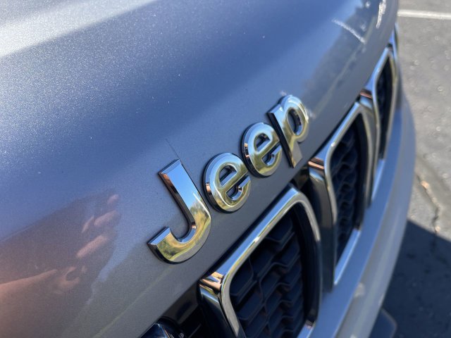 Used 2021 Jeep Grand Cherokee Laredo w/ Trailer Tow Group IV AWD/4WD image 30
