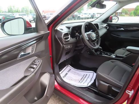 Used 2025 Chevrolet TrailBlazer LT AWD/4WD image 15