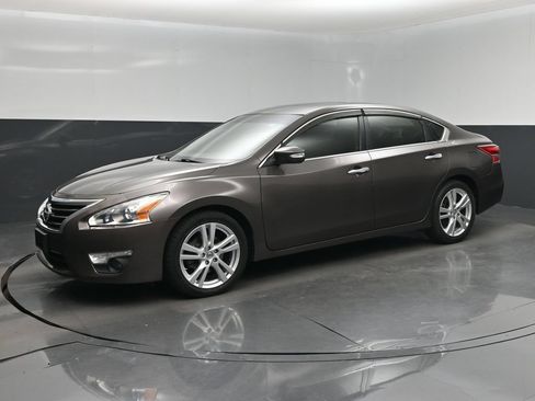 Used 2013 Nissan Altima 3.5 SL FWD image 9