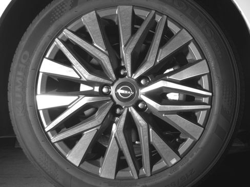 Used 2025 Nissan Altima 2.5 SV FWD image 13