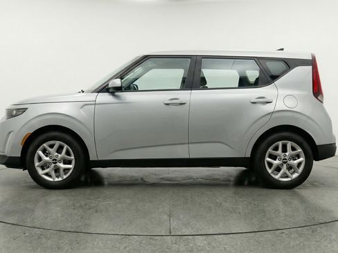 Used 2025 Kia Soul LX w/ LX Technology Package FWD image 5