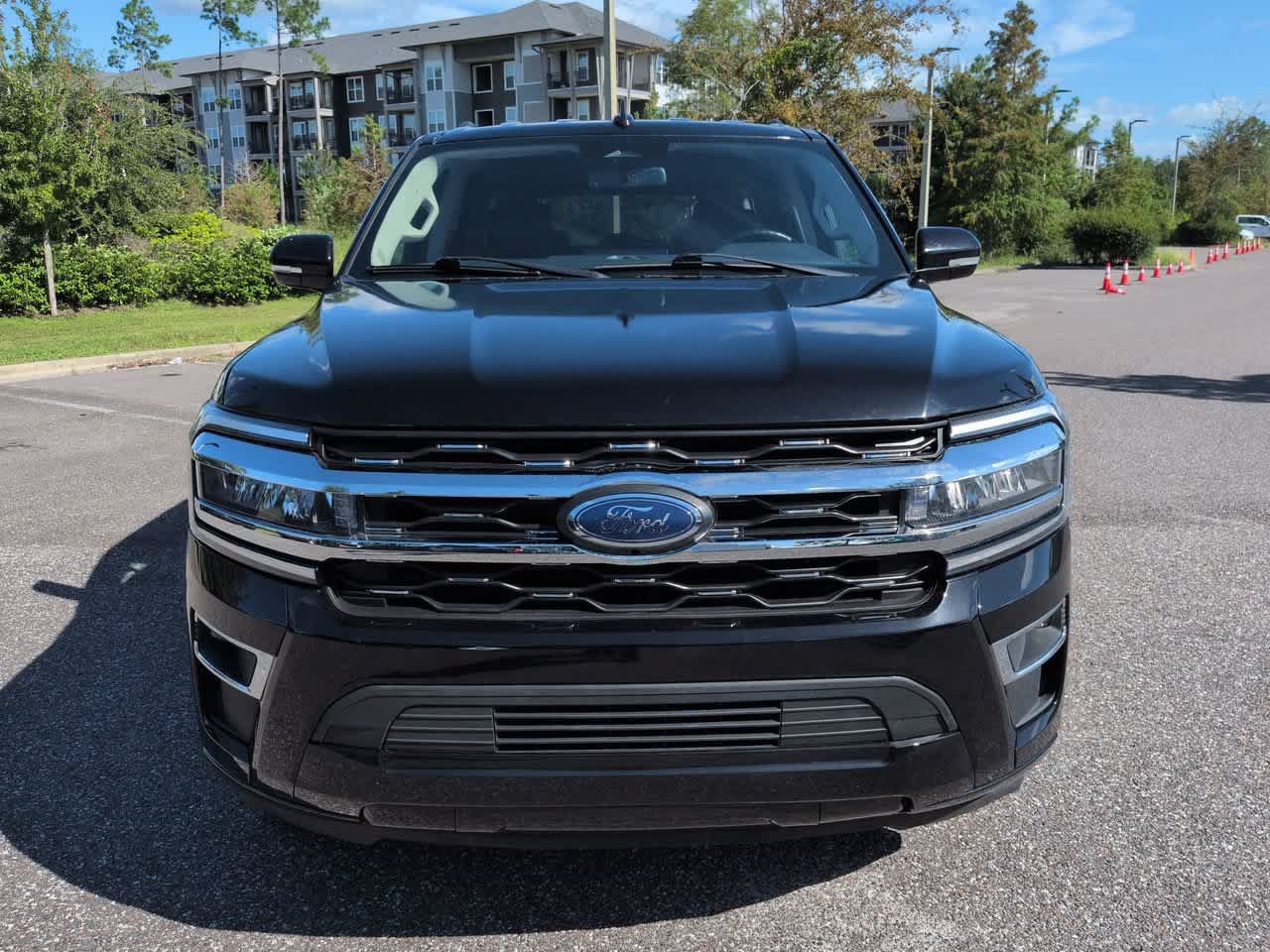 Used 2024 Ford Expedition XLT RWD image 9