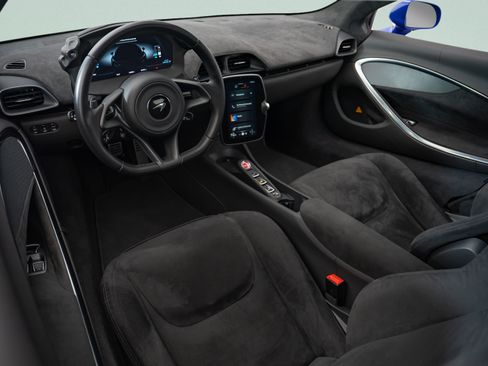 Used 2024 McLaren Artura RWD image 7