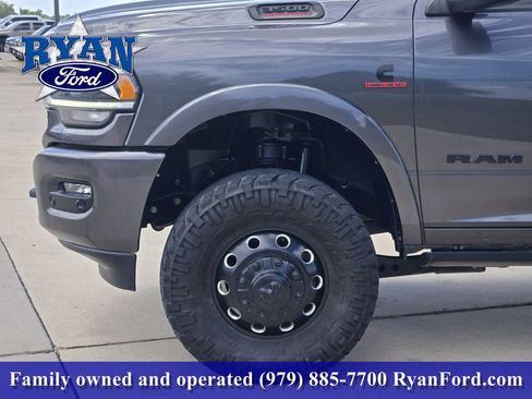 Used 2022 RAM 3500 Laramie AWD/4WD image 5