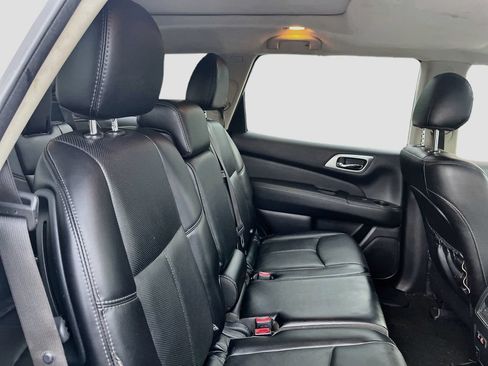 Used 2020 Nissan Pathfinder Platinum FWD image 29