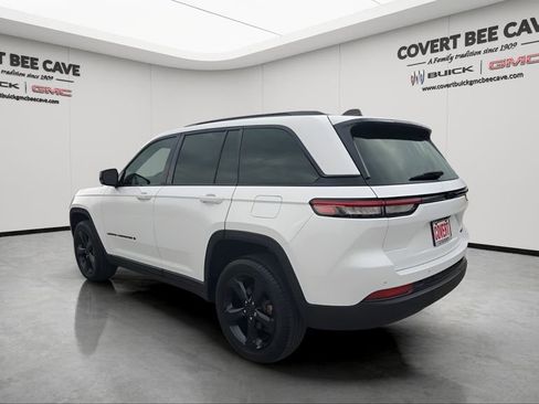 Used 2024 Jeep Grand Cherokee Limited w/ Black Appearance Package image 7